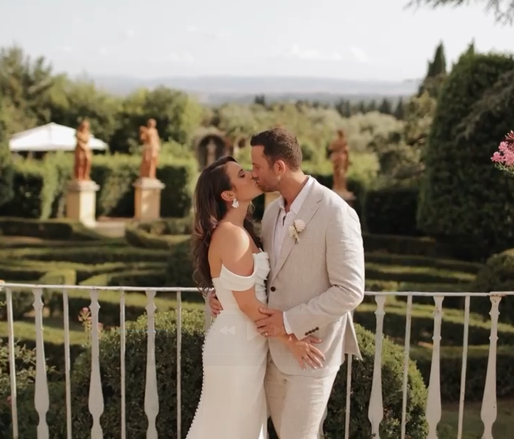 Simon the Celebrant Hugo and Jlules Kissing Sienna